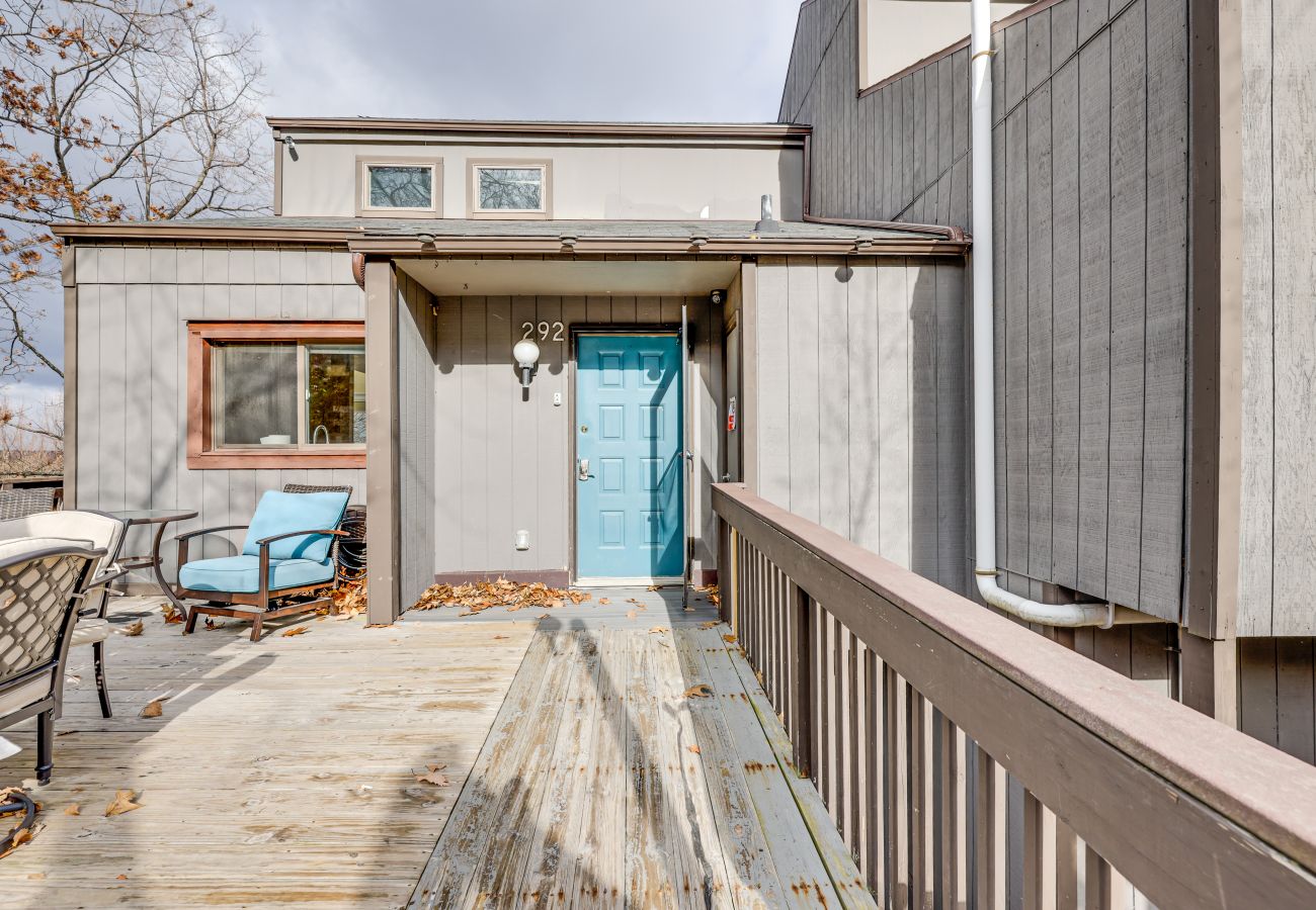 House in Tannersville - Cozy Modern Camelback House