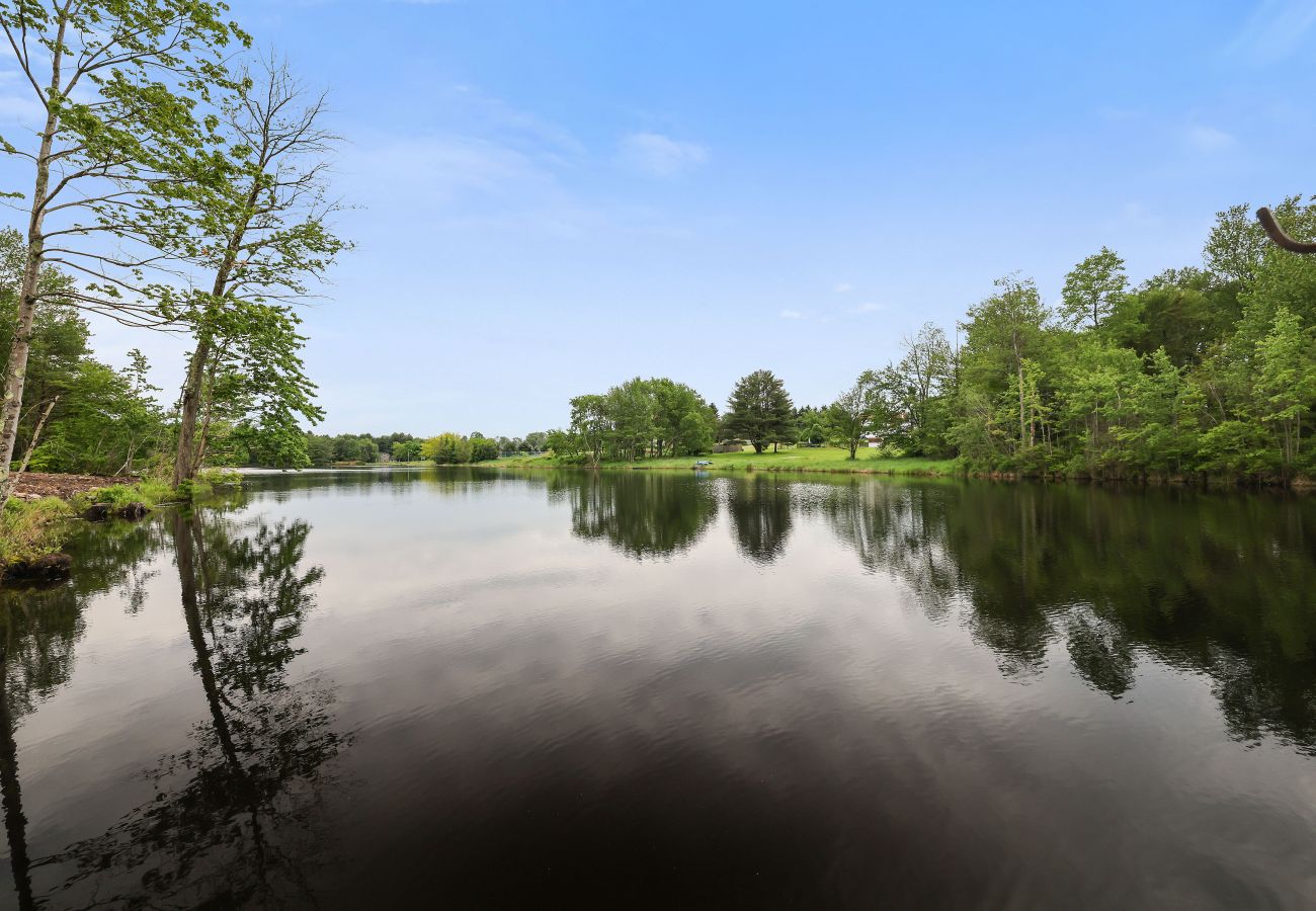 House in Pocono Lake -  Luxury Lake Front Camelot Villa